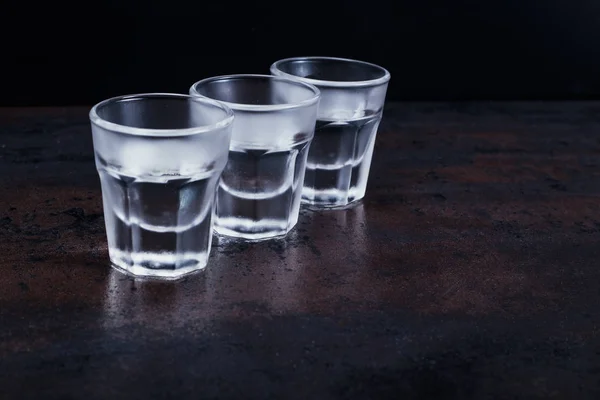 Três copos de vodka fria — Fotografia de Stock