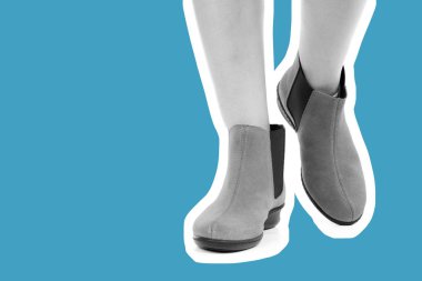 Bayan giysi ayakkabısı. Düşük deri ayakkabılar giyen uzun ince kadın bacağı. Fotokopi alanı olan moda modeli. Klasik ve günlük kıyafet konsepti. Ayrıntılı yakın çekim stüdyo çekimi. Dergi tarzı moda kolajı