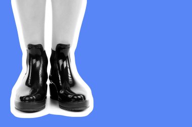 Bayan giysi ayakkabısı. Lastik çizme giyen uzun ince kadın bacakları. Fotokopi alanı olan moda modeli. Klasik ve günlük kıyafet konsepti. Ayrıntılı yakın çekim stüdyo çekimi. Dergi tarzı moda kolajı