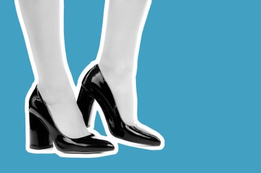 Bayan giysi ayakkabısı. Uzun ince kadın bacakları yüksek topuklu ayakkabı giyer. Fotokopi alanı olan moda modeli. Klasik ve günlük kıyafet konsepti. Ayrıntılı yakın çekim stüdyo çekimi. Dergi tarzı moda kolajı