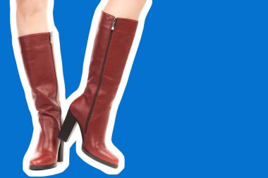 Bayan giysi ayakkabısı. Uzun ince kadın bacakları yüksek topuklu uzun çizme giyer. Fotokopi alanı olan moda modeli. Klasik ve günlük kıyafet konsepti. Ayrıntılı yakın çekim stüdyo çekimi. Dergi tarzı moda kolajı