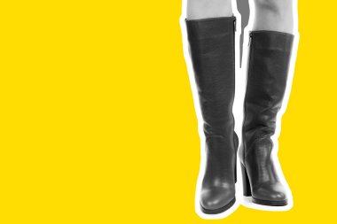 Bayan giysi ayakkabısı. Uzun ince kadın bacakları yüksek topuklu uzun çizme giyer. Fotokopi alanı olan moda modeli. Klasik ve günlük kıyafet konsepti. Ayrıntılı yakın çekim stüdyo çekimi. Dergi tarzı moda kolajı