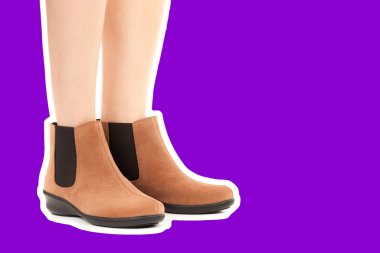 Bayan giysi ayakkabısı. Uzun ince dişinin bacakları düşük deri ayakkabı giyer. Fotokopi alanı olan moda modeli. Klasik ve günlük kıyafet konsepti. Ayrıntılı yakın çekim stüdyo çekimi. Dergi tarzı moda kolajı