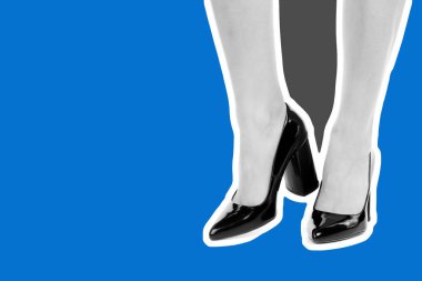 Bayan giysi ayakkabısı. Uzun ince kadın bacakları yüksek topuklu ayakkabı giyer. Fotokopi alanı olan moda modeli. Klasik ve günlük kıyafet konsepti. Ayrıntılı yakın çekim stüdyo çekimi. Dergi tarzı moda kolajı