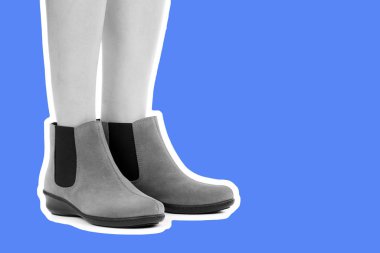 Bayan giysi ayakkabısı. Uzun ince dişinin bacakları düşük deri ayakkabı giyer. Fotokopi alanı olan moda modeli. Klasik ve günlük kıyafet konsepti. Ayrıntılı yakın çekim stüdyo çekimi. Dergi tarzı moda kolajı