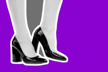 Bayan giysi ayakkabısı. Uzun ince kadın bacakları yüksek topuklu ayakkabı giyer. Fotokopi alanı olan moda modeli. Klasik ve günlük kıyafet konsepti. Ayrıntılı yakın çekim stüdyo çekimi. Dergi tarzı moda kolajı