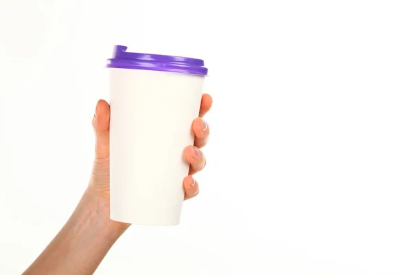 Människans Hand Håller Ett Tomt Papper Kaffekopp Med Plastlock Begreppet — Stockfoto
