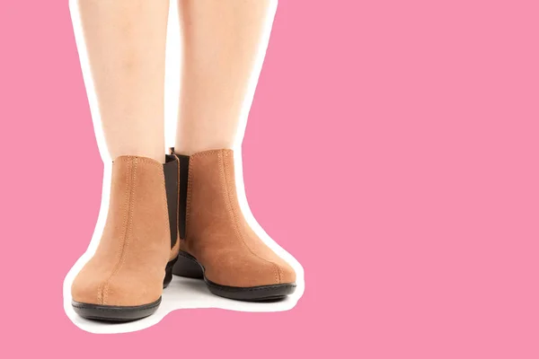 Γυναικεία Παπούτσια Μακριά Λεπτά Γυναικεία Πόδια Φορούν Χαμηλά Δερμάτινα Παπούτσια — Φωτογραφία Αρχείου