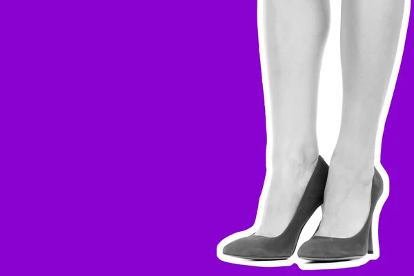 女装鞋袜 细长的女性腿穿着高跟鞋 仿制空间的时尚模型 经典和休闲服装的概念 详细的特写镜头拍摄 杂志风格的时装拼贴 — 图库照片