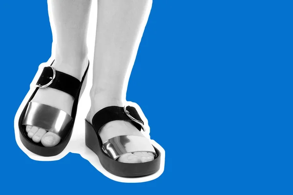 Dames Outfit Schoenen Lange Slanke Vrouwelijke Benen Met Leren Sandalen — Stockfoto