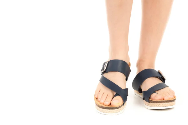 Calzado Mujer Largas Piernas Delgadas Mujer Con Sandalias Cuero Maqueta — Foto de Stock