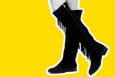 Bayan giysi ayakkabısı. Uzun ince kadın bacakları uzun deri çizmeler giyer. Fotokopi alanı olan moda modeli. Klasik ve günlük kıyafet konsepti. Ayrıntılı yakın çekim stüdyo çekimi. Dergi tarzı moda kolajı