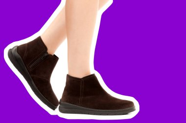 Bayan giysi ayakkabısı. Düşük deri ayakkabılar giyen uzun ince kadın bacakları. Fotokopi alanı olan moda modeli. Klasik ve günlük kıyafet konsepti. Ayrıntılı yakın çekim stüdyo çekimi. Dergi tarzı moda kolajı