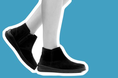 Bayan giysi ayakkabısı. Düşük deri ayakkabılar giyen uzun ince kadın bacağı. Fotokopi alanı olan moda modeli. Klasik ve günlük kıyafet konsepti. Ayrıntılı yakın çekim stüdyo çekimi. Dergi tarzı moda kolajı