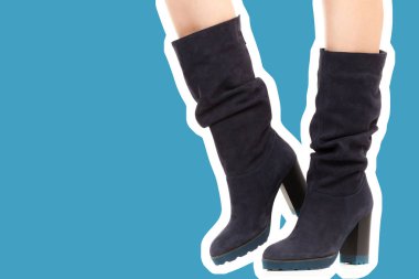 Bayan giysi ayakkabısı. Uzun ince kadın bacakları yüksek topuklu uzun çizme giyer. Fotokopi alanı olan moda modeli. Klasik ve günlük kıyafet konsepti. Ayrıntılı yakın çekim stüdyo çekimi. Dergi tarzı moda kolajı