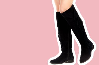 Bayan giysi ayakkabısı. Uzun ince dişinin bacakları uzun deri çizmeler giyer. Fotokopi alanı olan moda modeli. Klasik ve günlük kıyafet konsepti. Ayrıntılı yakın çekim stüdyo çekimi. Dergi tarzı moda kolajı