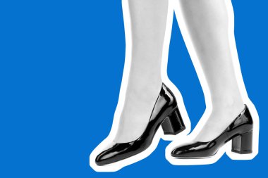 Bayan giysi ayakkabısı. Yüksek topuklu ayakkabı giyen uzun ince kadın bacakları. Fotokopi alanı olan moda modeli. Klasik ve günlük kıyafet konsepti. Ayrıntılı yakın çekim stüdyo çekimi. Dergi tarzı moda kolajı