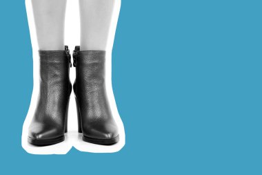 Bayan giysi ayakkabısı. Uzun ince kadın bacakları yüksek topuklu ayakkabı giyiyor. Fotokopi alanı olan moda modeli. Klasik ve günlük kıyafet konsepti. Ayrıntılı yakın çekim stüdyo çekimi. Dergi tarzı moda kolajı