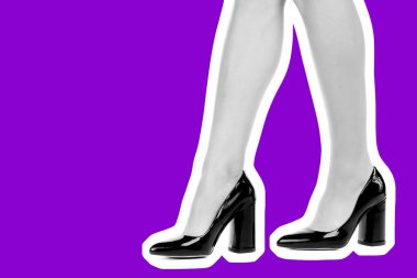 Bayan giysi ayakkabısı. Uzun ince kadın bacakları yüksek topuklu ayakkabı giyiyor. Fotokopi alanı olan moda modeli. Klasik ve günlük kıyafet konsepti. Ayrıntılı yakın çekim stüdyo çekimi. Dergi tarzı moda kolajı