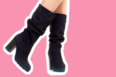 Bayan giysi ayakkabısı. Uzun ince dişinin bacakları yüksek topuklu uzun çizmeler giyer. Fotokopi alanı olan moda modeli. Klasik ve günlük kıyafet konsepti. Ayrıntılı yakın çekim stüdyo çekimi. Dergi tarzı moda kolajı