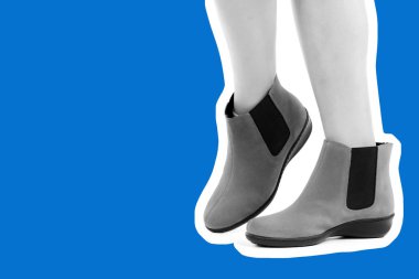 Bayan giysi ayakkabısı. Düşük deri ayakkabılar giyen uzun ince kadın bacağı. Fotokopi alanı olan moda modeli. Klasik ve günlük kıyafet konsepti. Ayrıntılı yakın çekim stüdyo çekimi. Dergi tarzı moda kolajı