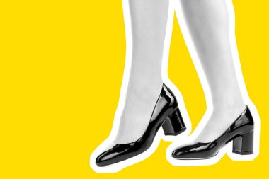 Bayan giysi ayakkabısı. Uzun ince kadın bacakları yüksek topuklu ayakkabı giyiyor. Fotokopi alanı olan moda modeli. Klasik ve günlük kıyafet konsepti. Ayrıntılı yakın çekim stüdyo çekimi. Dergi tarzı moda kolajı