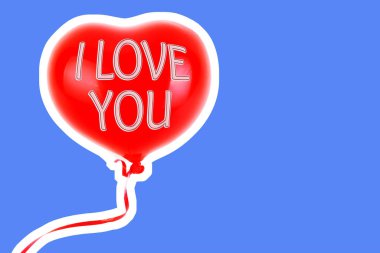 Kırmızı lastik şişme kalp şeklinde balon. Aşk, ilişki, sevgililer günü ve doğum günü kutlaması konsepti. Boş kopya alanı olan dergi tarzı moda kolajı