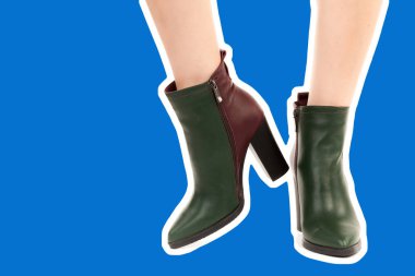 Bayan giysi ayakkabısı. Uzun ince kadın bacakları yüksek topuklu ayakkabı giyer. Fotokopi alanı olan moda modeli. Klasik ve günlük kıyafet konsepti. Ayrıntılı yakın çekim stüdyo çekimi. Dergi tarzı moda kolajı