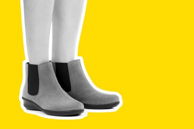 Bayan giysi ayakkabısı. Uzun ince dişinin bacakları düşük deri ayakkabı giyer. Fotokopi alanı olan moda modeli. Klasik ve günlük kıyafet konsepti. Ayrıntılı yakın çekim stüdyo çekimi. Dergi tarzı moda kolajı