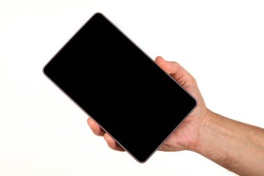 İnsan eli, avucunda boş bir krom ekran olan modern bir akıllı telefonu tutar. Teknoloji ve reklam kavramı. Ayrıntılı yakın çekim stüdyo çekimi soyut beyaz arka planda izole