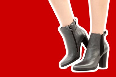 Bayan giysi ayakkabısı. Uzun ince kadın bacakları yüksek topuklu ayakkabı giyer. Fotokopi alanı olan moda modeli. Klasik ve günlük kıyafet konsepti. Ayrıntılı yakın çekim stüdyo çekimi. Dergi tarzı moda kolajı