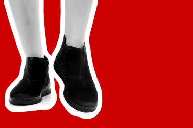 Bayan giysi ayakkabısı. Düşük deri ayakkabılar giyen uzun ince kadın bacağı. Fotokopi alanı olan moda modeli. Klasik ve günlük kıyafet konsepti. Ayrıntılı yakın çekim stüdyo çekimi. Dergi tarzı moda kolajı