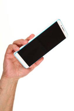 İnsan eli, avucunda boş bir krom ekran olan modern bir akıllı telefonu tutar. Teknoloji ve reklam kavramı. Ayrıntılı yakın çekim stüdyo çekimi soyut beyaz arka planda izole