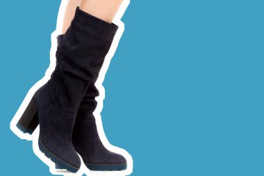 Bayan giysi ayakkabısı. Uzun ince dişinin bacakları yüksek topuklu uzun çizmeler giyer. Fotokopi alanı olan moda modeli. Klasik ve günlük kıyafet konsepti. Ayrıntılı yakın çekim stüdyo çekimi. Dergi tarzı moda kolajı