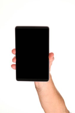 İnsan eli, avucunda boş bir krom ekran olan modern bir akıllı telefonu tutar. Teknoloji ve reklam kavramı. Ayrıntılı yakın çekim stüdyo çekimi soyut beyaz arka planda izole