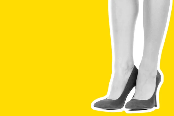 Γυναικεία Παπούτσια Μακριά Λεπτά Γυναικεία Πόδια Φοράνε Ψηλοτάκουνα Παπούτσια Μακέτα — Φωτογραφία Αρχείου