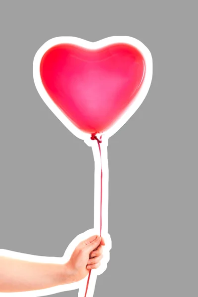 Die Weibliche Hand Hält Einen Roten Aufblasbaren Luftballon Herzform Liebe — Stockfoto