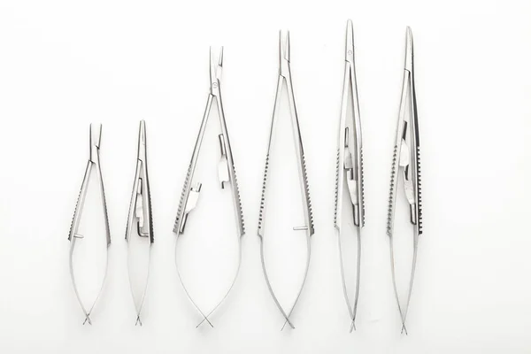 Outils Chirurgicaux Acier Équipements Laboratoire Isolés Sur Fond Blanc Instruments — Photo