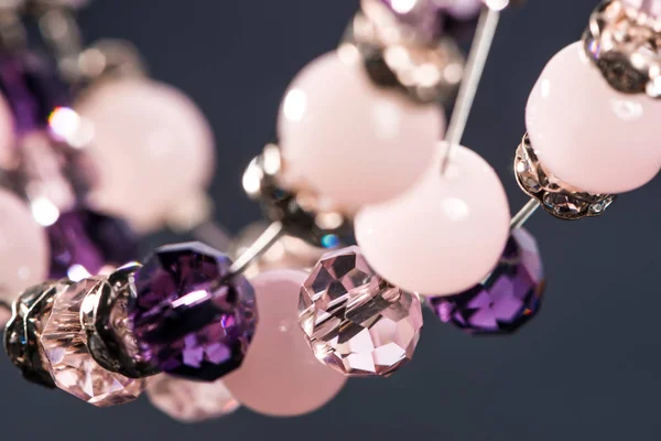 Vackra Och Eleganta Handgjorda Smycken Pärla Halsband Med Färgglada Glänsande — Stockfoto