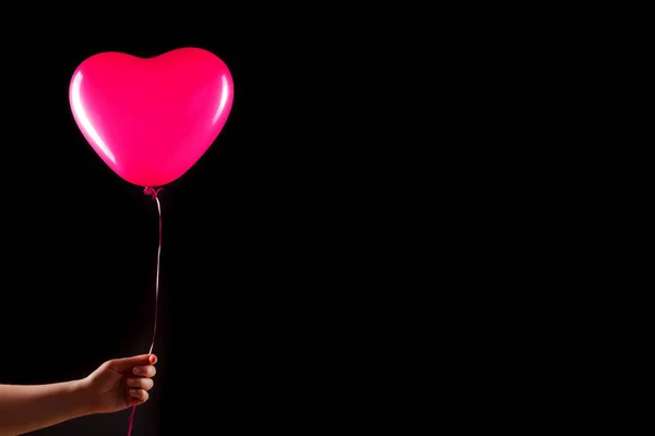 Mão Feminina Segura Balão Forma Coração Inflável Borracha Rosa Amor — Fotografia de Stock