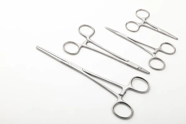 Outils Chirurgicaux Acier Équipements Laboratoire Isolés Sur Fond Blanc Instruments — Photo