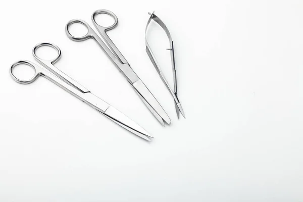 Outils Chirurgicaux Acier Équipements Laboratoire Isolés Sur Fond Blanc Instruments — Photo