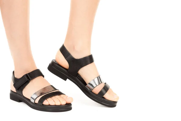Calzado Mujer Largas Piernas Delgadas Mujer Con Sandalias Cuero Maqueta — Foto de Stock