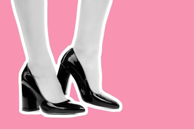 Bayan giysi ayakkabısı. Uzun ince kadın bacakları yüksek topuklu ayakkabı giyer. Fotokopi alanı olan moda modeli. Klasik ve günlük kıyafet konsepti. Ayrıntılı yakın çekim stüdyo çekimi. Dergi tarzı moda kolajı