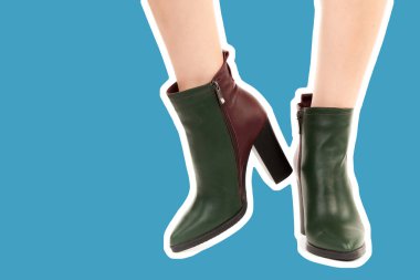 Bayan giysi ayakkabısı. Uzun ince kadın bacakları yüksek topuklu ayakkabı giyer. Fotokopi alanı olan moda modeli. Klasik ve günlük kıyafet konsepti. Ayrıntılı yakın çekim stüdyo çekimi. Dergi tarzı moda kolajı