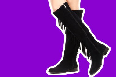 Bayan giysi ayakkabısı. Uzun ince kadın bacakları uzun deri çizmeler giyer. Fotokopi alanı olan moda modeli. Klasik ve günlük kıyafet konsepti. Ayrıntılı yakın çekim stüdyo çekimi. Dergi tarzı moda kolajı