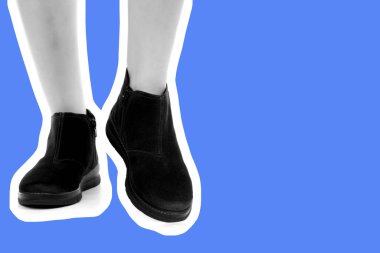 Bayan giysi ayakkabısı. Düşük deri ayakkabılar giyen uzun ince kadın bacağı. Fotokopi alanı olan moda modeli. Klasik ve günlük kıyafet konsepti. Ayrıntılı yakın çekim stüdyo çekimi. Dergi tarzı moda kolajı