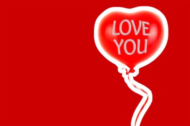 Kırmızı lastik şişme kalp şeklinde balon. Aşk, ilişki, sevgililer günü ve doğum günü kutlaması konsepti. Boş kopya alanı olan dergi tarzı moda kolajı