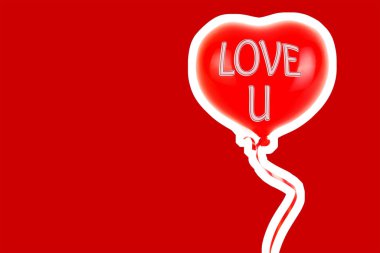 Kırmızı lastik şişme kalp şeklinde balon. Aşk, ilişki, sevgililer günü ve doğum günü kutlaması konsepti. Boş kopya alanı olan dergi tarzı moda kolajı