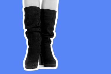 Bayan giysi ayakkabısı. Uzun ince kadın bacakları yüksek topuklu uzun çizmeler giyer. Fotokopi alanı olan moda modeli. Klasik ve günlük kıyafet konsepti. Detaylı yakın çekim stüdyo çekimi Magazin tarzı moda kolajı